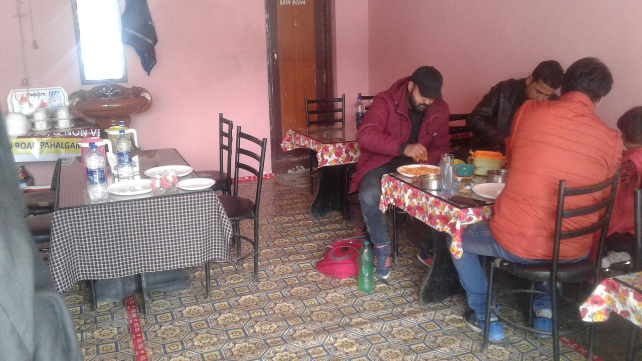 New Relax Inn, Pahalgam, 2 Km From Lidder Valley ภายนอก รูปภาพ