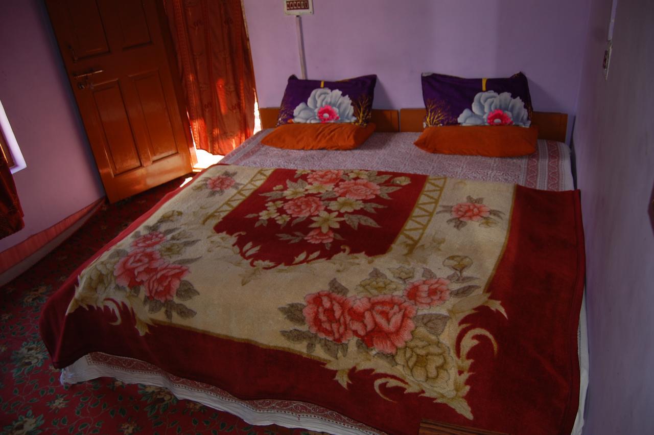 New Relax Inn, Pahalgam, 2 Km From Lidder Valley ภายนอก รูปภาพ